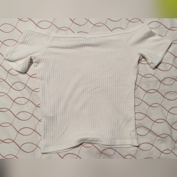 Off shoulder crop top - Picture 3 of 3